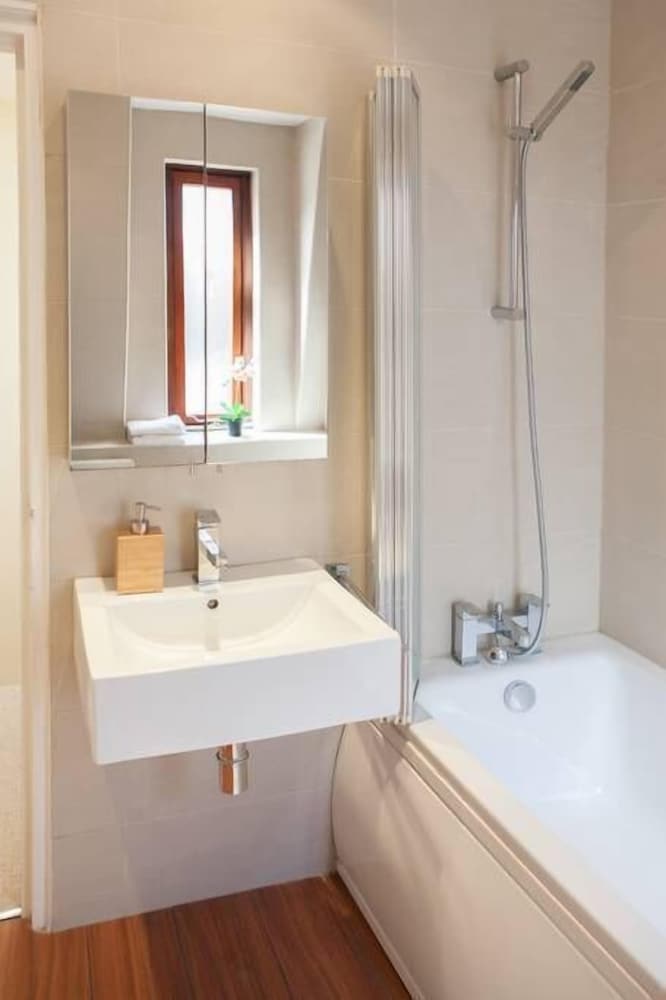 Фото Stylish Apartments next to Buckingham Palace