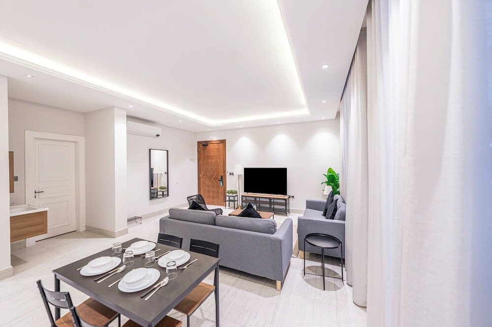 Фото Mabaat - Al Malqa 3br Apt - 533