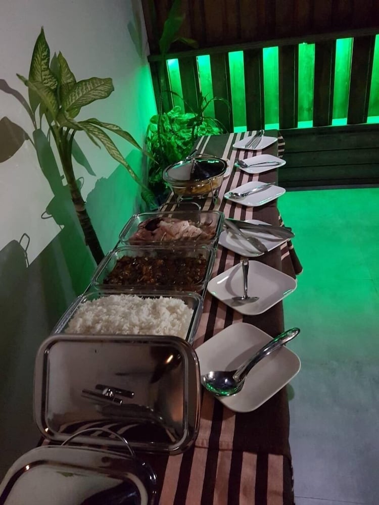 Фото Hideaway inn