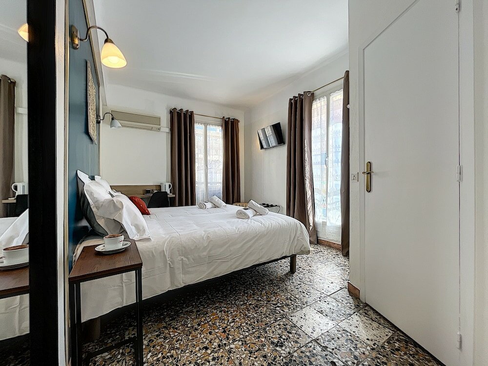 Фото Le Provence Hôtel Golfe Juan