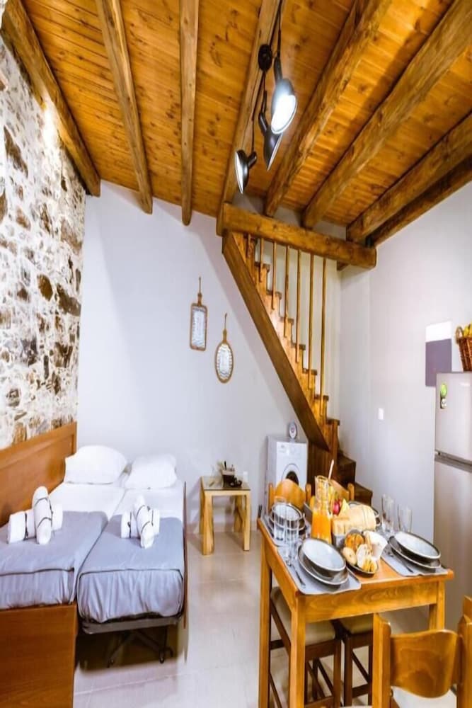 Фото Traditional Apartments Elafos