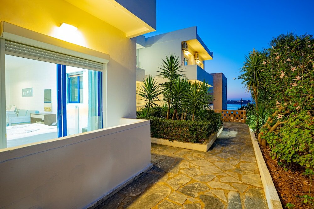 Фото Esplanade Apartments