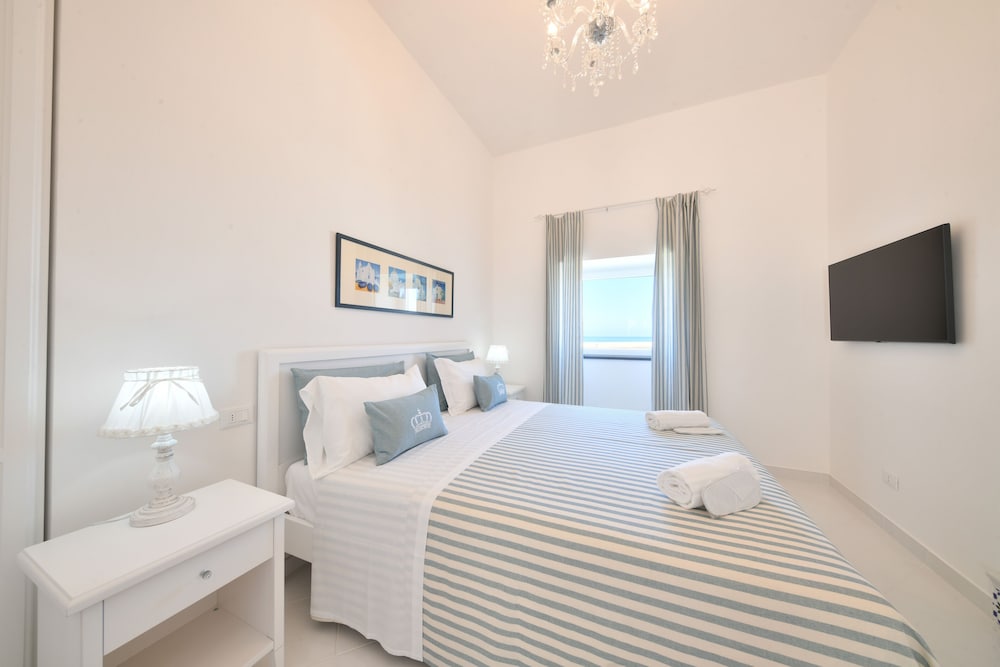 Фото King Suite - Luxury Rooms