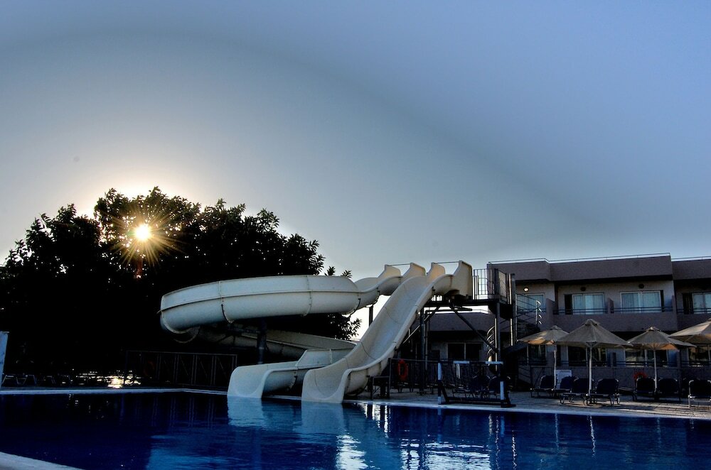 Фото отеля 2