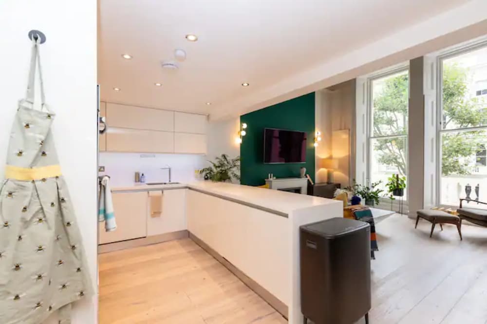 Фото Contemporary 2 Bedroom Flat W/balcony - Bayswater!