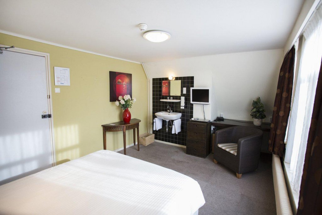 Фото Quentin Golden Bear Hotel