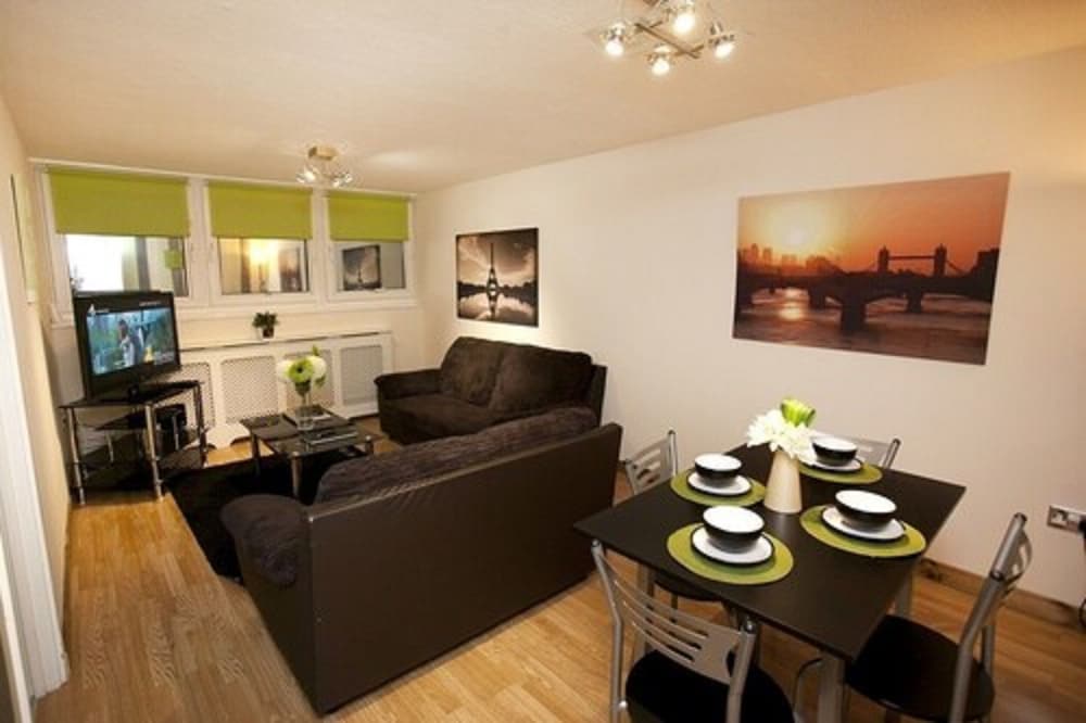 Фото Victoria Centre Apartments & Annexe