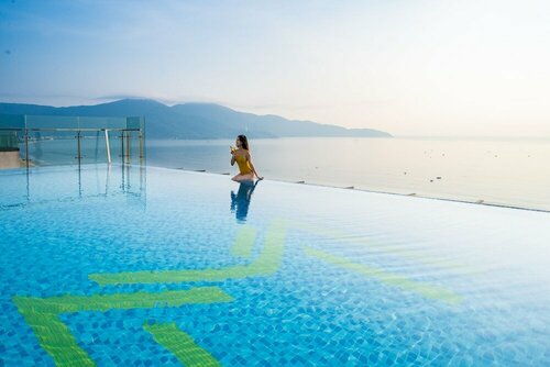 Гостиница Maximilan Beach Hotel в Дананге