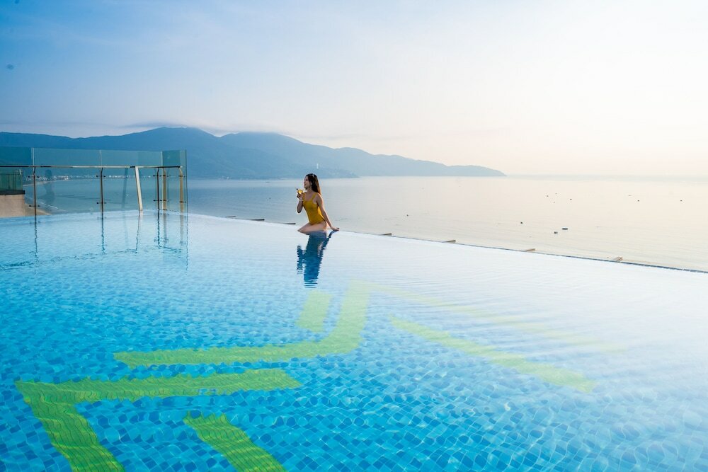 Фото Maximilan Beach Hotel