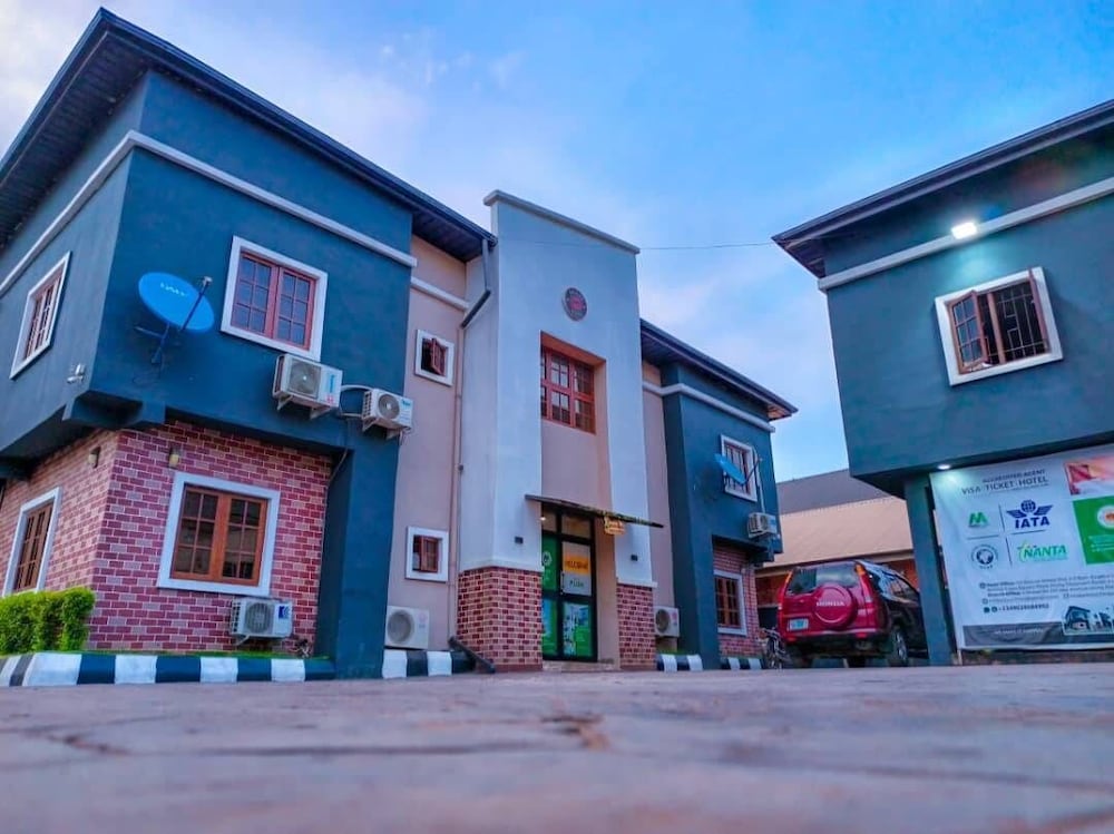 Фото отеля 1