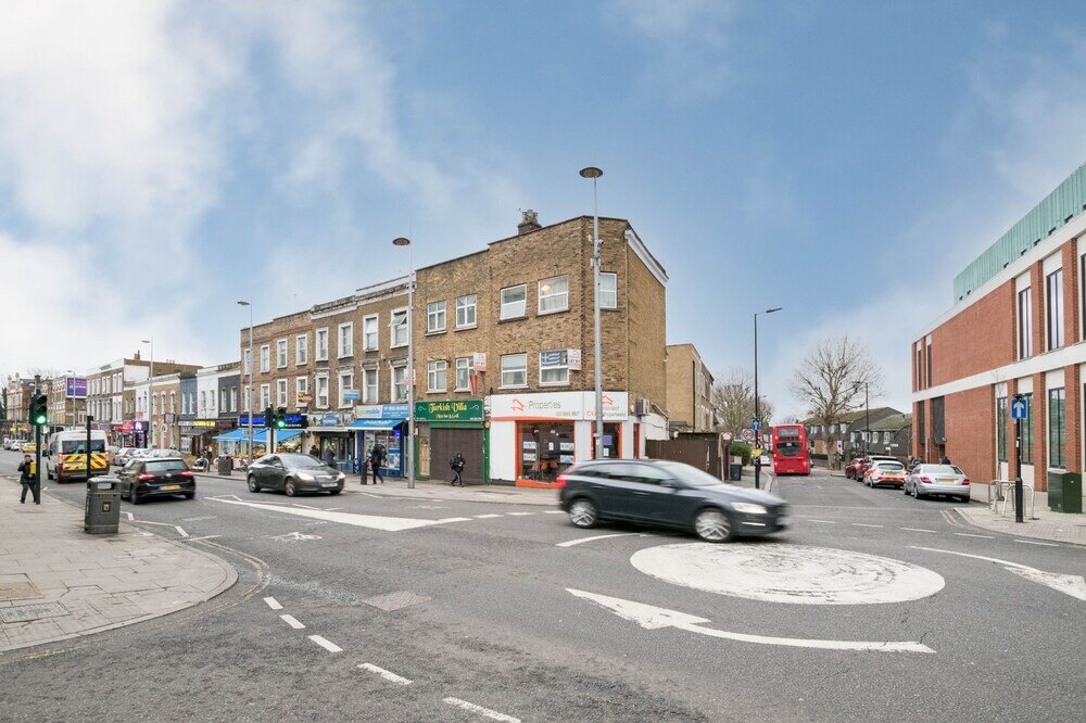 Фото Exclusive Home in Acton by Underthedoormat