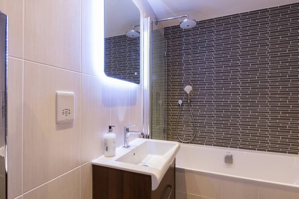 Фото Beautiful Brook Green 2 bed Flat, Close to Tube