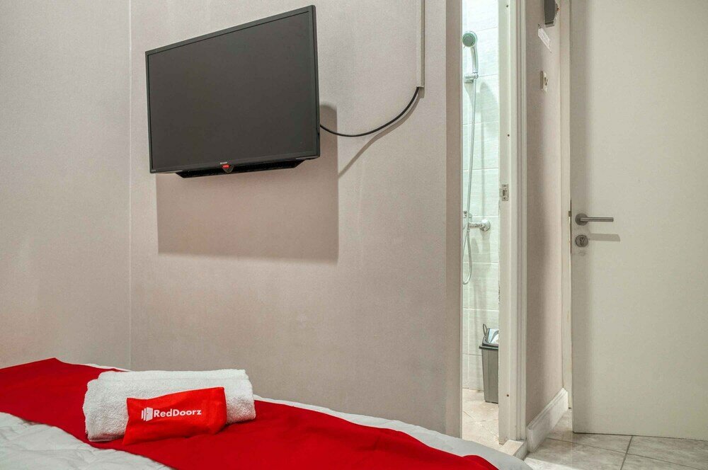 Фото RedDoorz near Duta Merlin