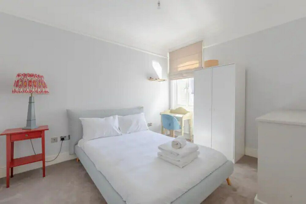 Фото Charming 4bd House With Private Garden - Tooting