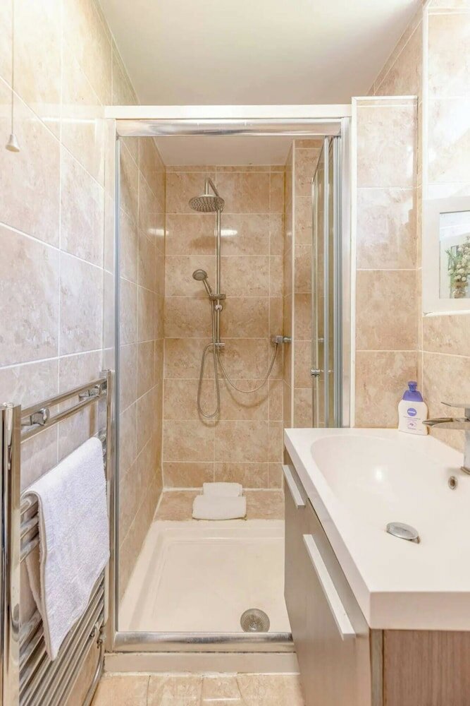 Фото Bright 2 Bedroom House in Kennington