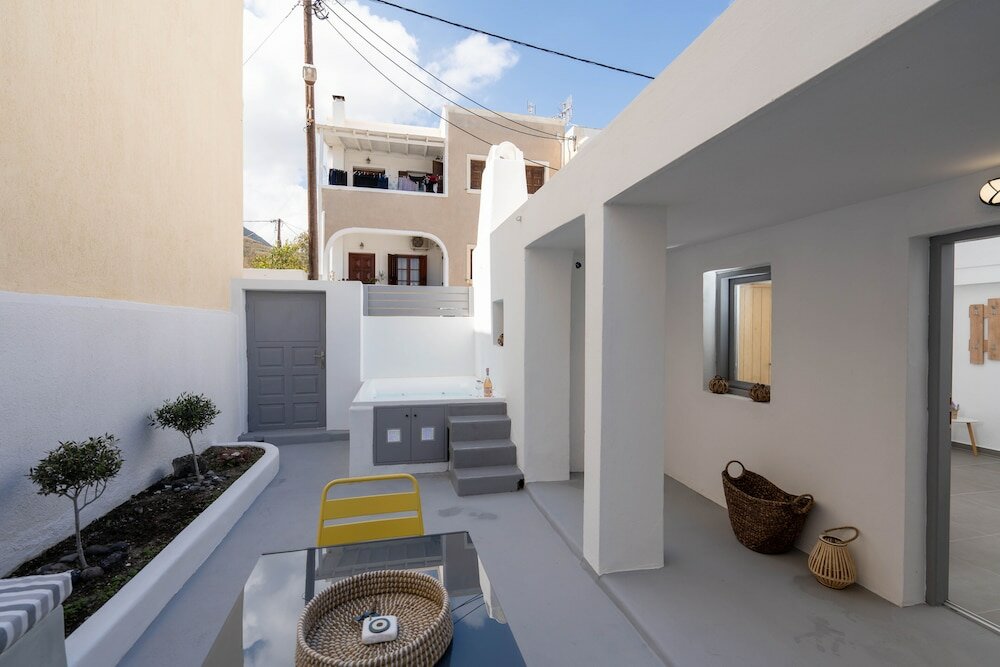 Фото Villa Tholos with Private Jacuzzi