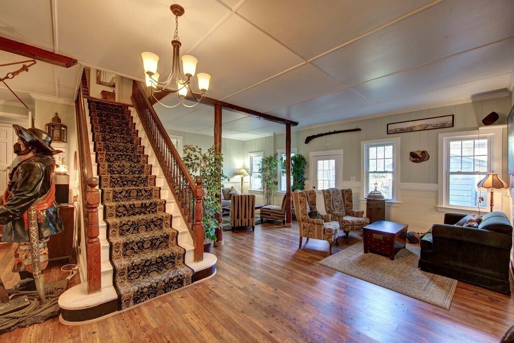 Фото Blackbeard's Lodge