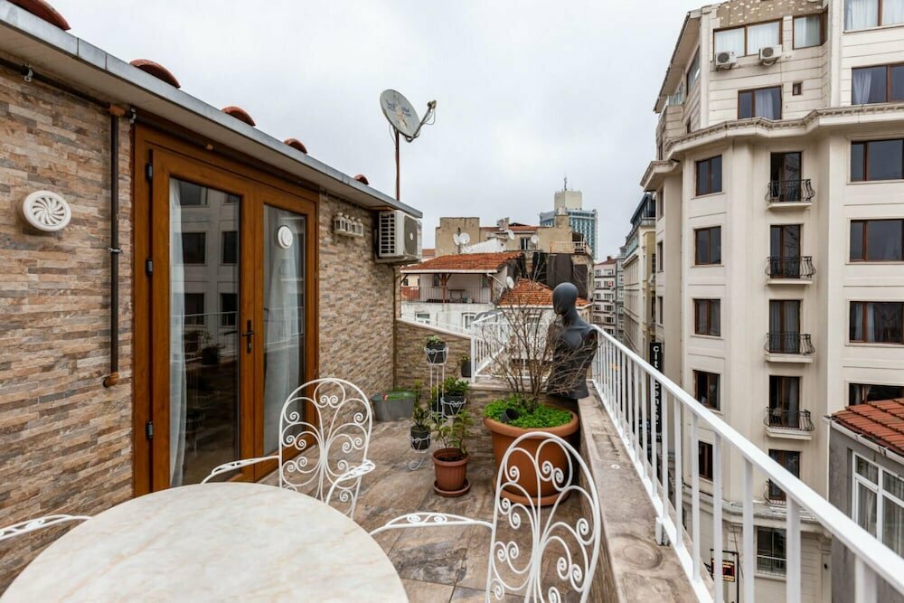 سكن للإيجار اليومي Splendid Flat With Terrace Near Istiklal Street ، اسطنبول، صورة