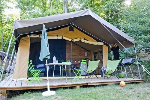 Гостиница Huttopia Sarlat в Сарла-ла-Канеде