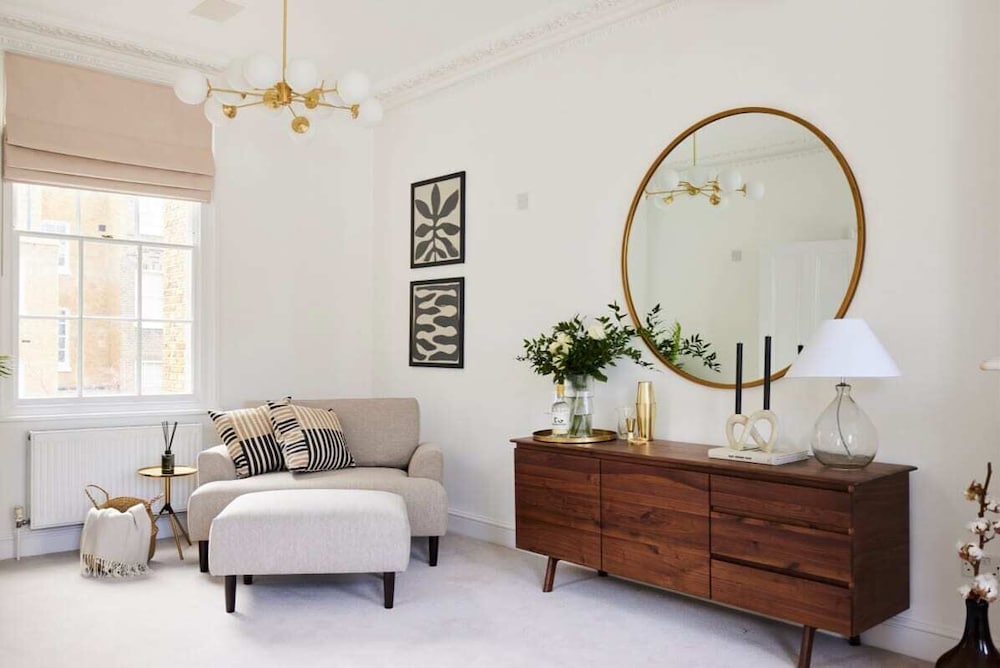 Фото The Kensington & Chelsea Escape - Stunning 5bdr With Patio + Terrace