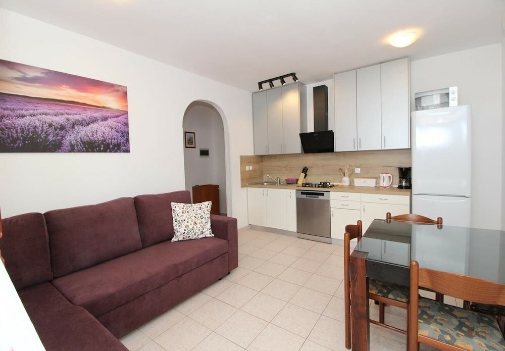 Фото Uga - Perfect Location - A4 - Sanja