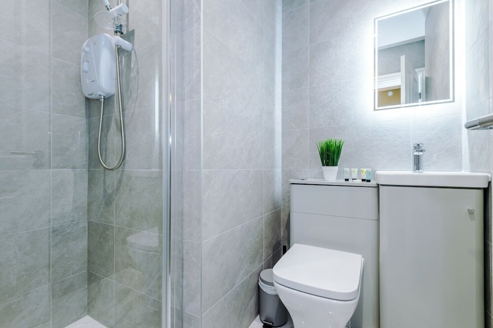 Фото Hilltop Serviced Apartments - Stockport