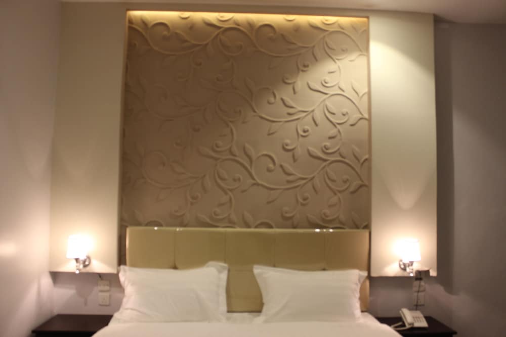 Фото The Golden Goose