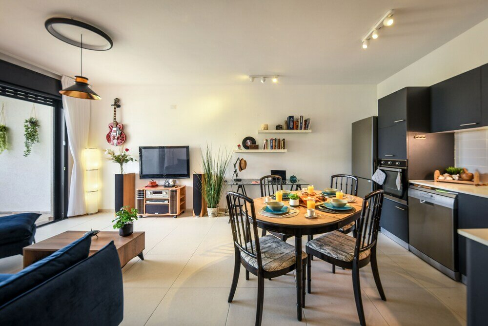 Фото Cozy Nest Apartment with balcony