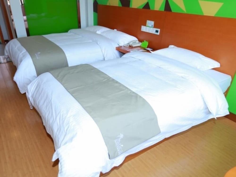 Фото Vatica Qingdao Licang Xiazhuang Hexie Plaza Hotel