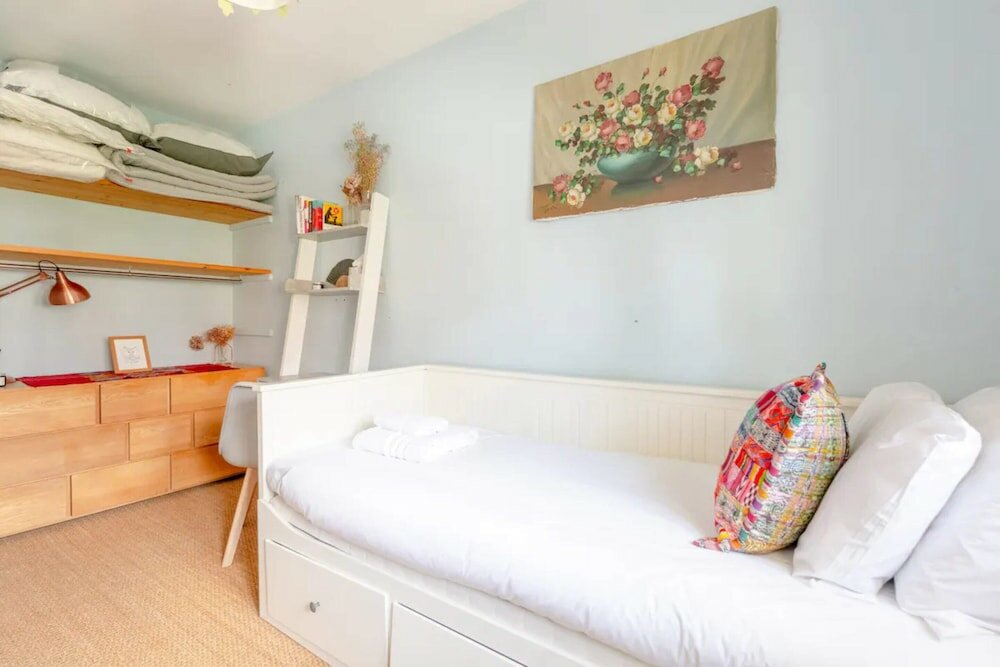 Фото Beautiful 2bd House With Garden - Stoke Newington