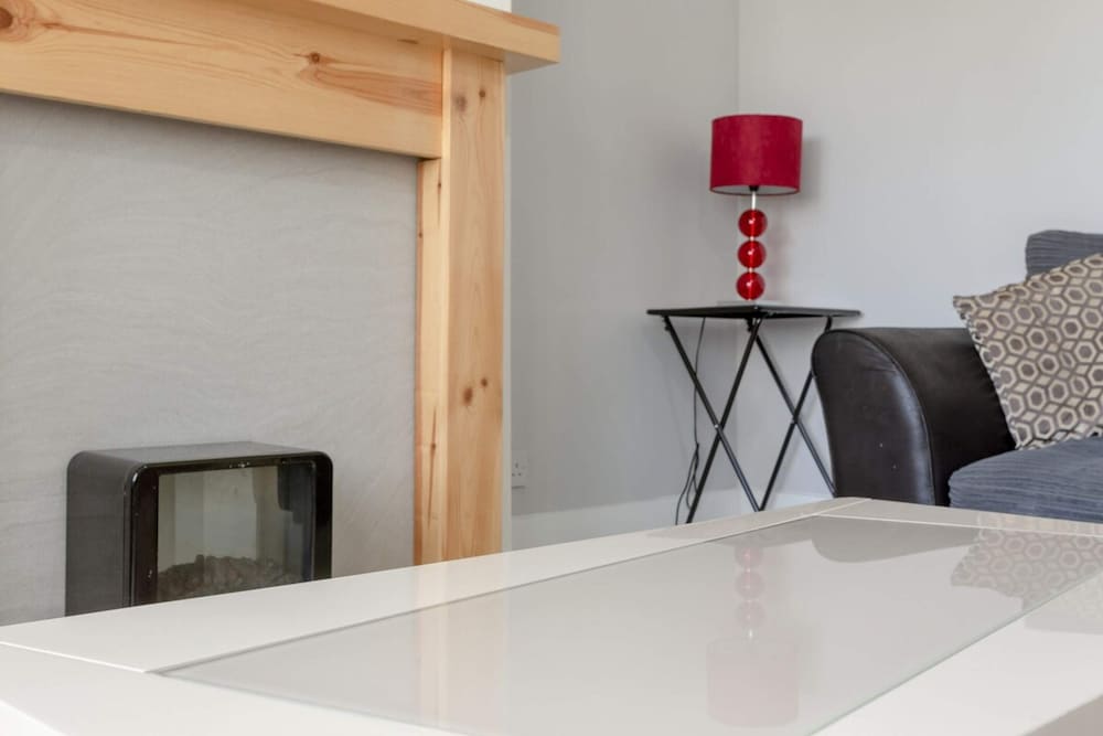 Фото Modern 2 Bedroom Apartment in Morden