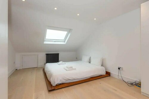 Гостиница Bright 2 Bedroom Flat in Lower Clapton