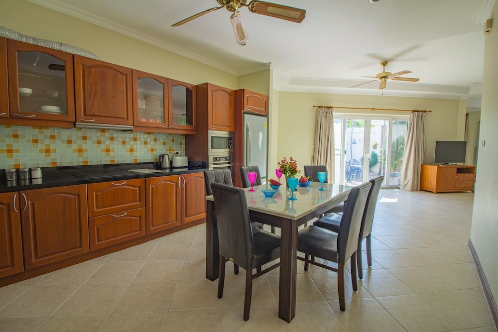 Фото 2 Bed Majestic Villa Near Beach