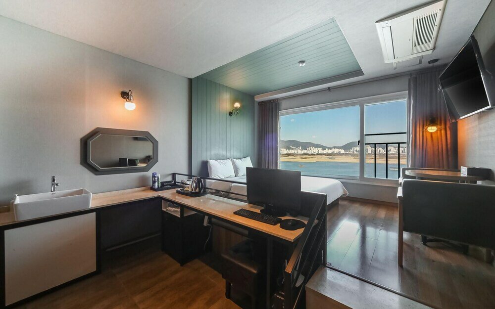 Фото Busan Myeongji Heritage Design Hotel