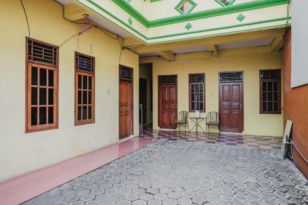 Hotel RedDoorz Syariah near Stadion Maulana Yusuf, Serang, photo