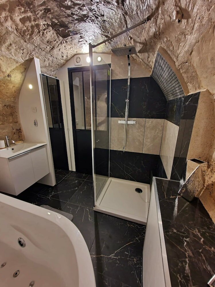 Фото La Forteresse Jacuzzi-Sauna