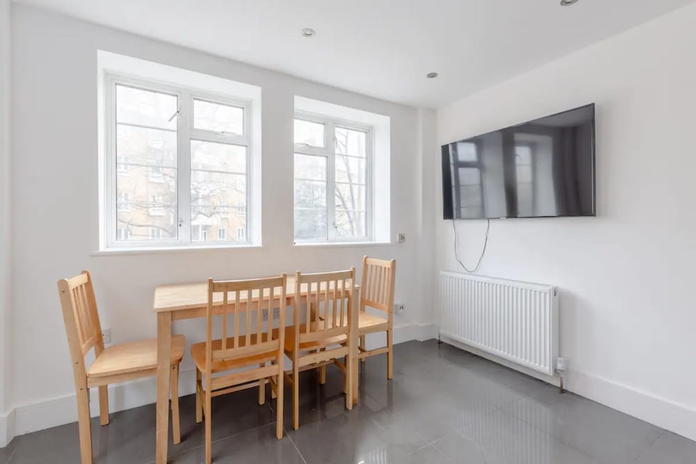 Фото Spacious and Central 4 Bedroom Flat - West Kensington