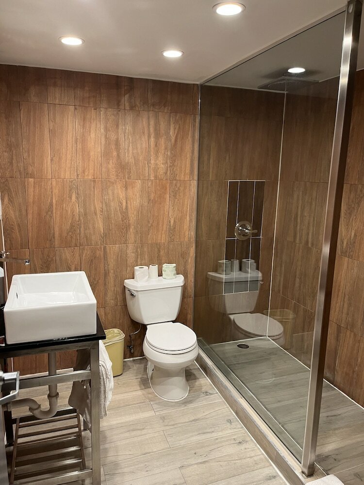 Фото Essence Express Wayne