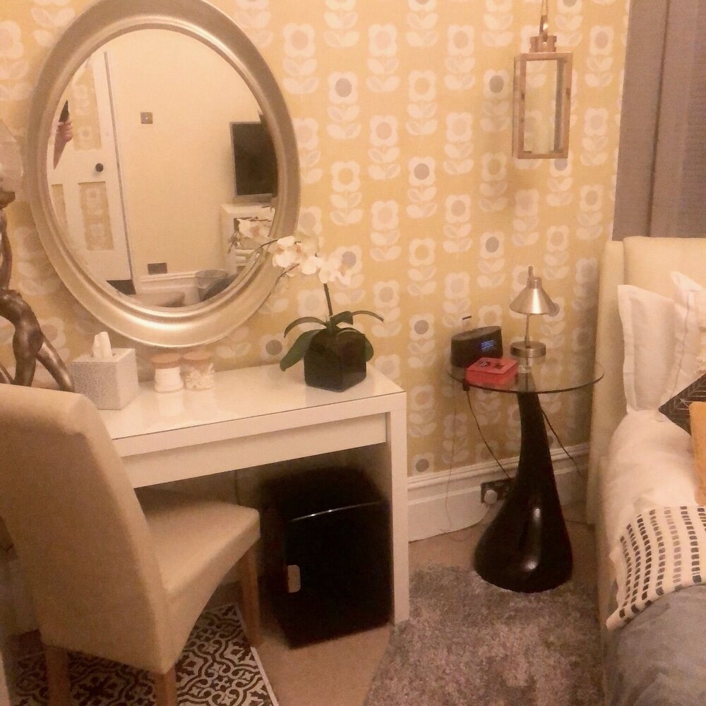 Фото Charing Cross Rooms - B&b