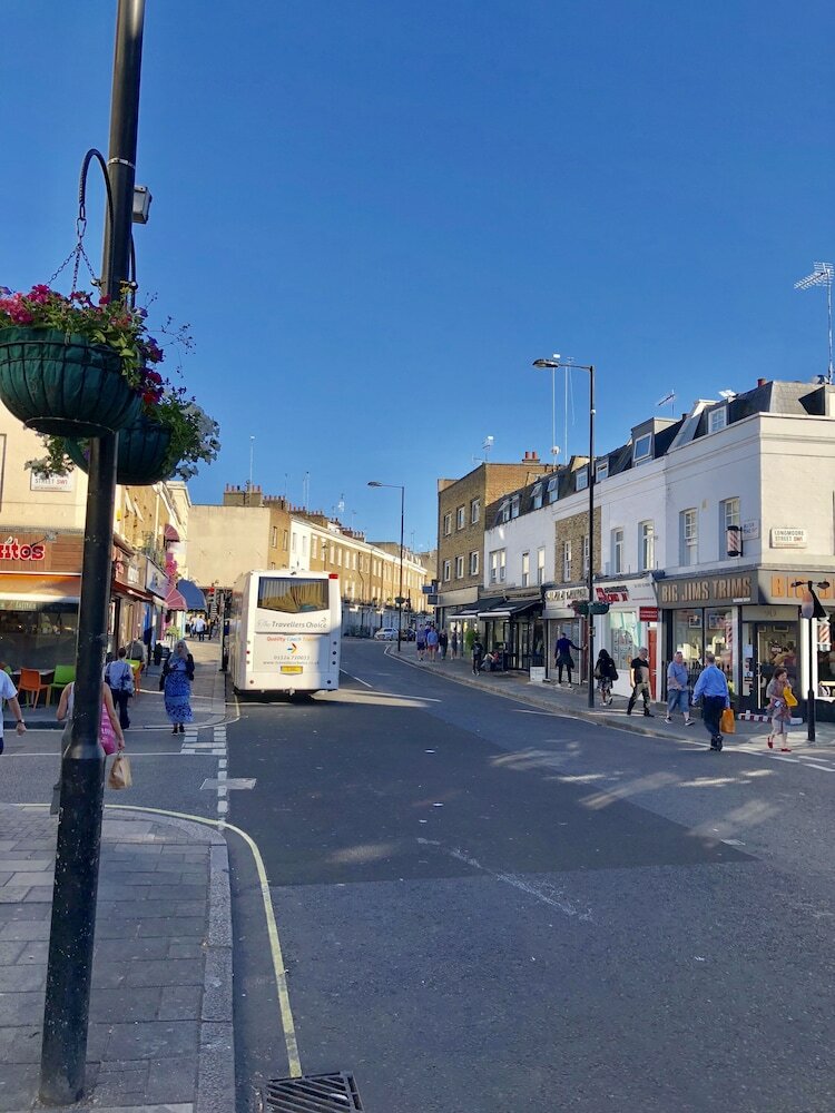 Фото Stylish Maisonette and studio in Victoria