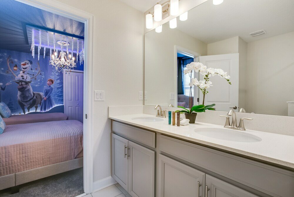 Фото Stunning Villa w No Rear Neighbors! Near Disney