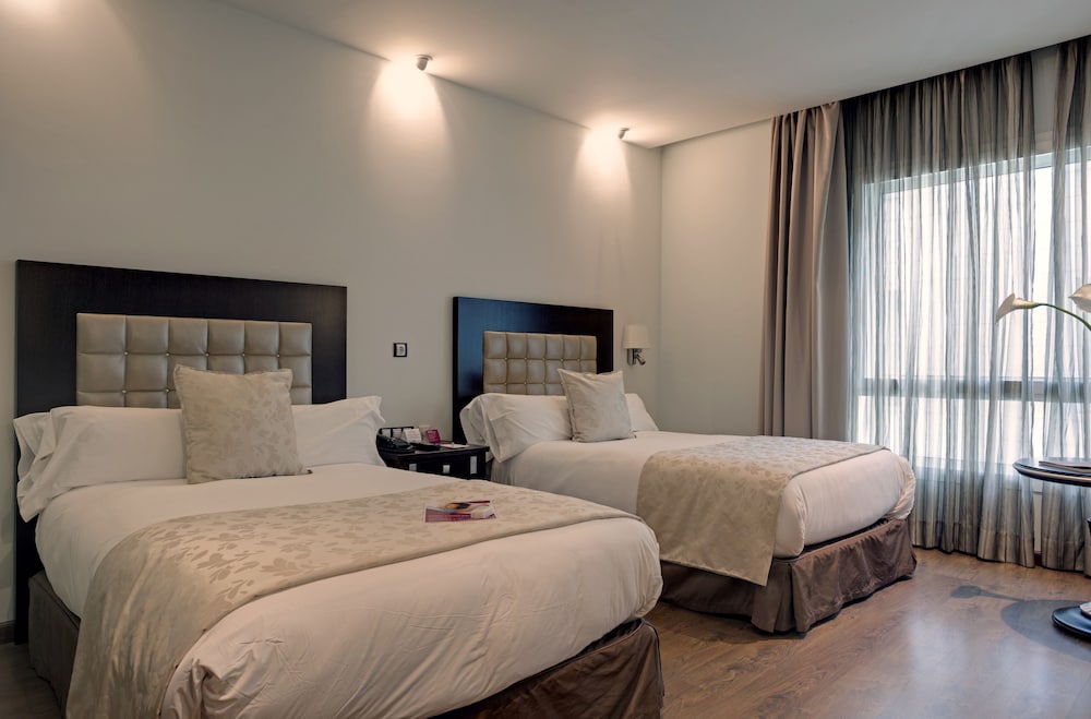 Фото Crowne Plaza Madrid Airport, an Ihg Hotel