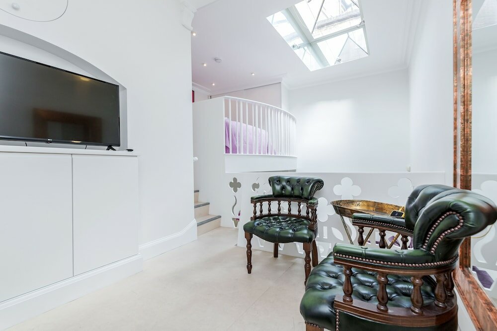 Фото Distinctive apartment for 3 with mezz