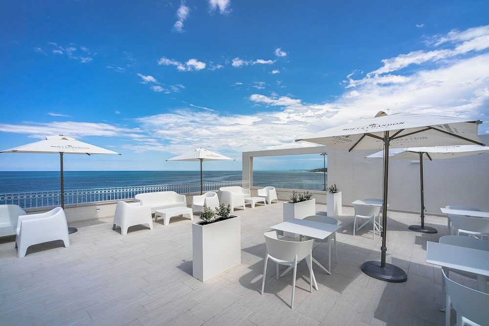 Фото Supporter Deluxe Hotel