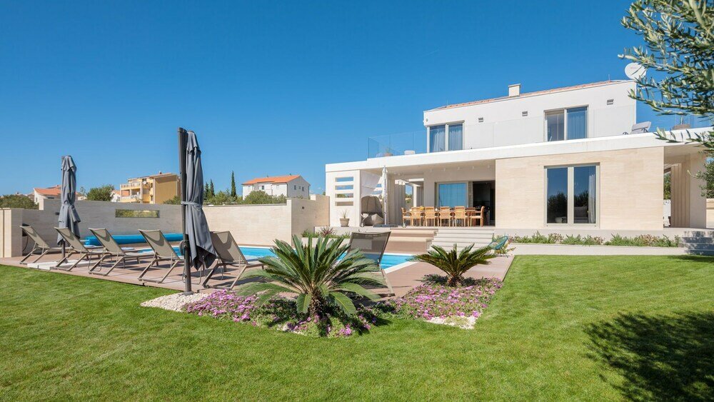 Фото Luxury Villa Cinderella with Swimming Pool