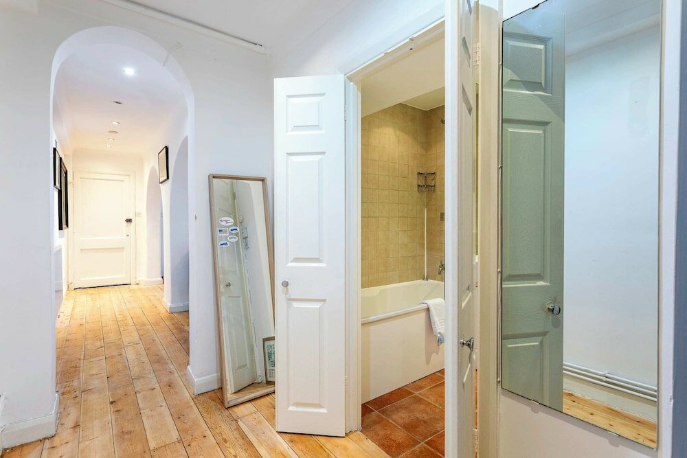 Фото Quaint Fulham Retreat: Cozy 1-bedroom Pied-à-terre