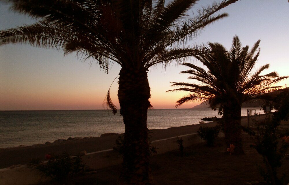 Фото Atalanti Seaside Junior Suites