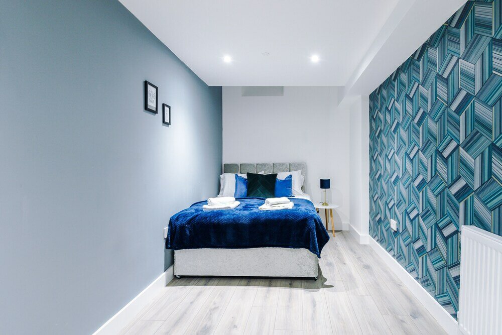 Фото One&Two Bedroom Luxe Apts near Trafford