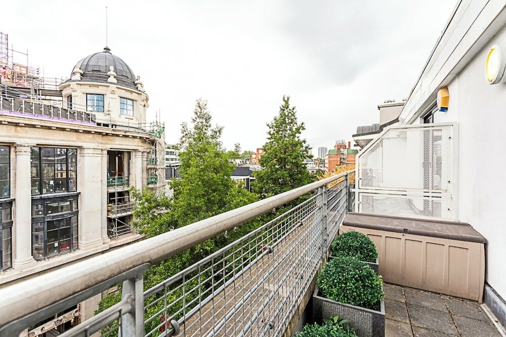 Фото Luxury and Modern Bayswater Apartment