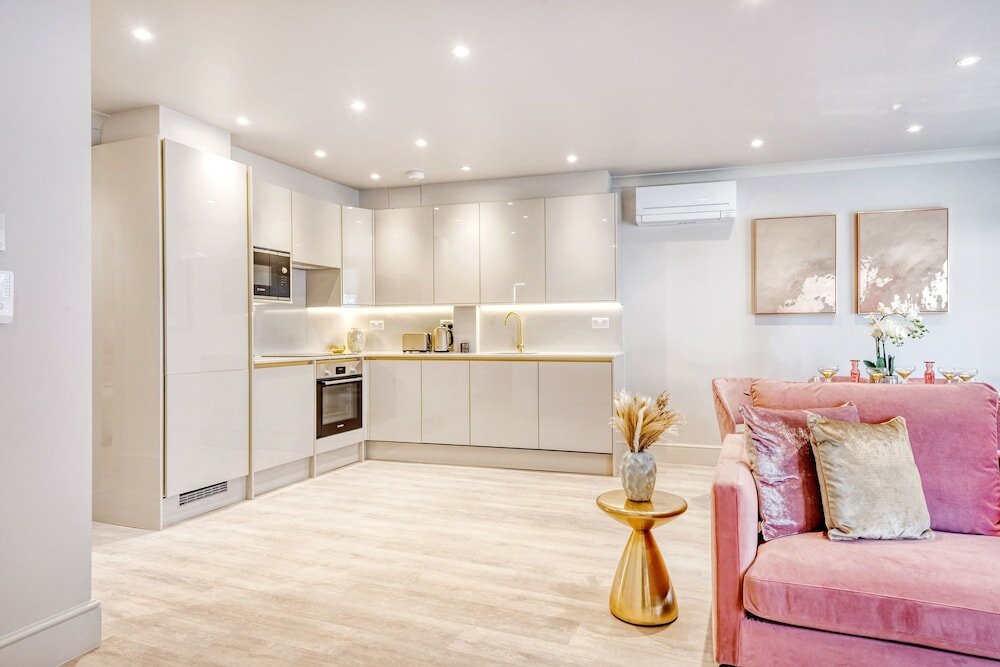 Фото Marble Arch Suite 3-hosted by Sweetstay